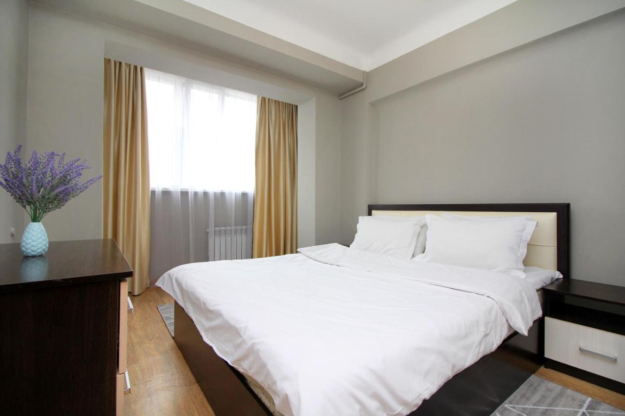 Spacious Central Apartment Алматы Экстерьер фото