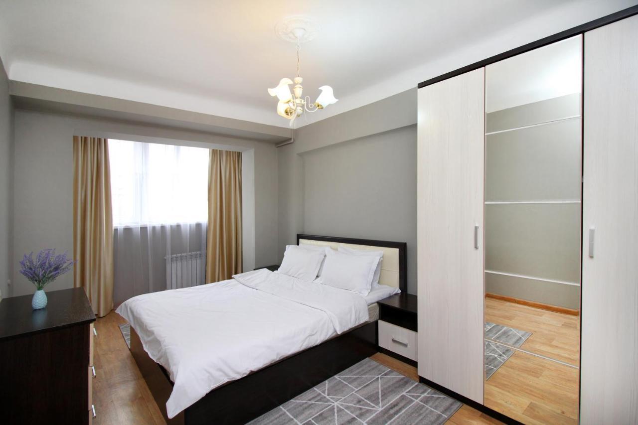 Spacious Central Apartment Алматы Экстерьер фото
