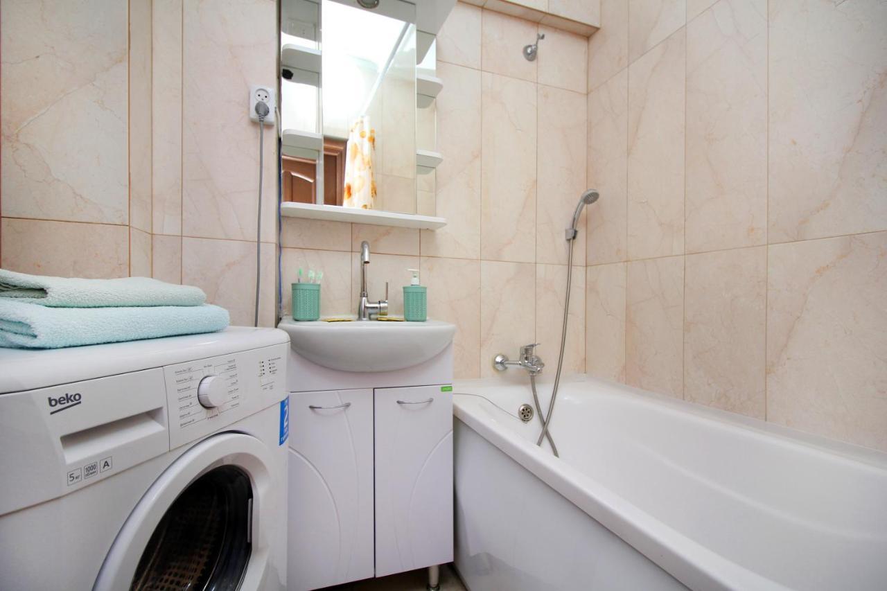 Spacious Central Apartment Алматы Экстерьер фото